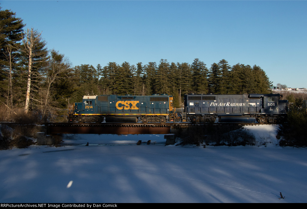 CSXT 2514 Leads L068-03 at Martin Stream